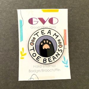 Team toe beans club brooch